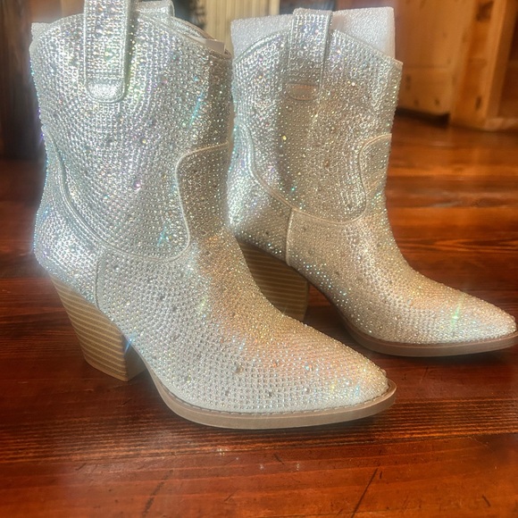 Tres Rivers Forever Booties NWT - Picture 6 of 8